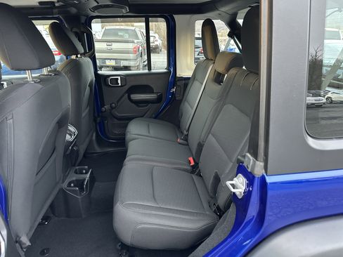 Used 2018 Jeep Wrangler Unlimited Sport image 13