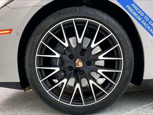 Used 2025 Porsche Panamera 4 w/ Premium Package image 11