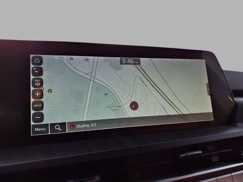 Used 2023 Kia Telluride EX w/ EX Captain's Chair Package image 7