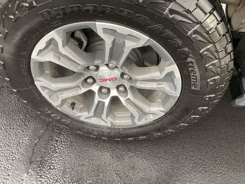 Used 2023 GMC Sierra 1500 SLE AWD/4WD image 11