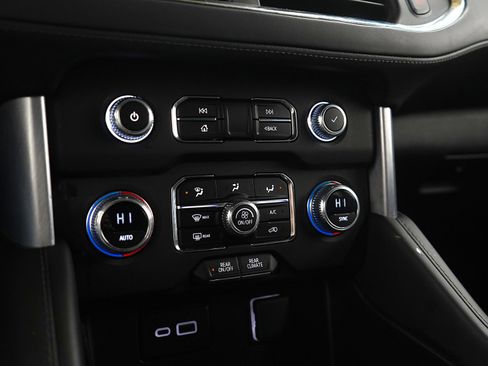 Used 2023 GMC Yukon XL SLE image 24