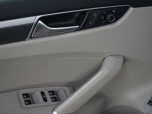 Used 2017 Volkswagen Passat 1.8T R-Line image 19