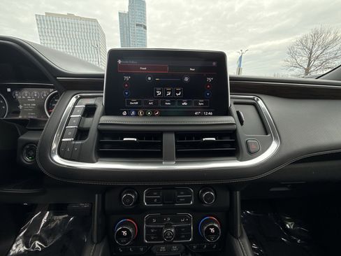 Used 2021 Chevrolet Suburban Premier w/ Premium Package image 21