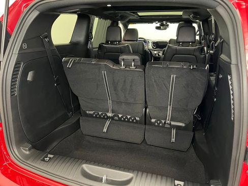 New 2026 Chrysler Pacifica Limited image 8