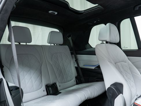 Certified 2024 BMW X7 xDrive40i w/ Executive Package image 25