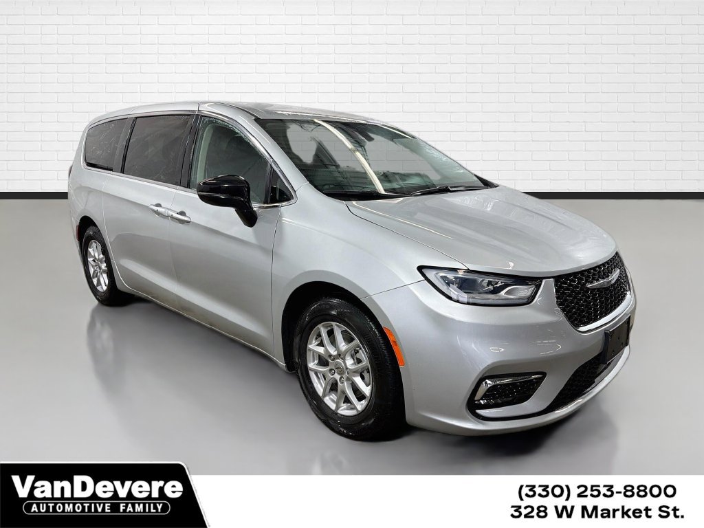 Used 2024 Chrysler Pacifica Touring-L FWD image 1