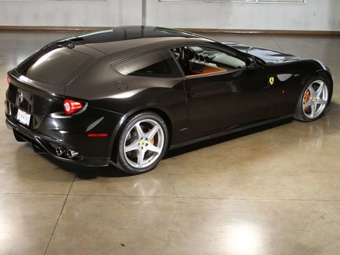 Used 2016 Ferrari FF image 40