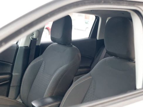 Used 2018 Jeep Compass Sport w/ Tech Group image 9