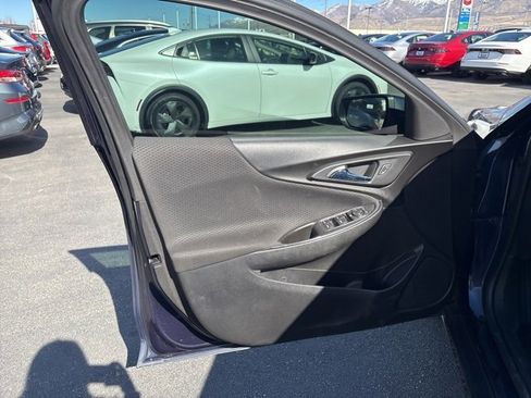 Used 2016 Chevrolet Malibu LT image 9