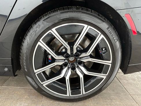 Used 2023 BMW 760i xDrive image 37