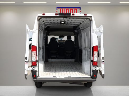 Used 2025 RAM ProMaster 2500 w/ Convenience Group FWD image 9