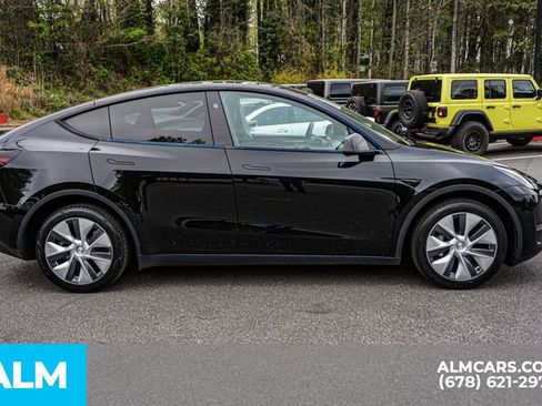 Used 2024 Tesla Model Y Long Range image 9