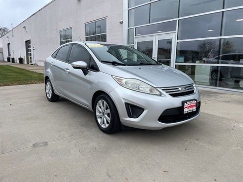 Used 2013 Ford Fiesta SE image 1