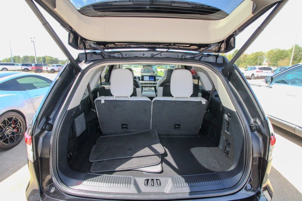 Used 2025 Lincoln Aviator Reserve w/ Equipment Group 201A AWD/4WD image 5