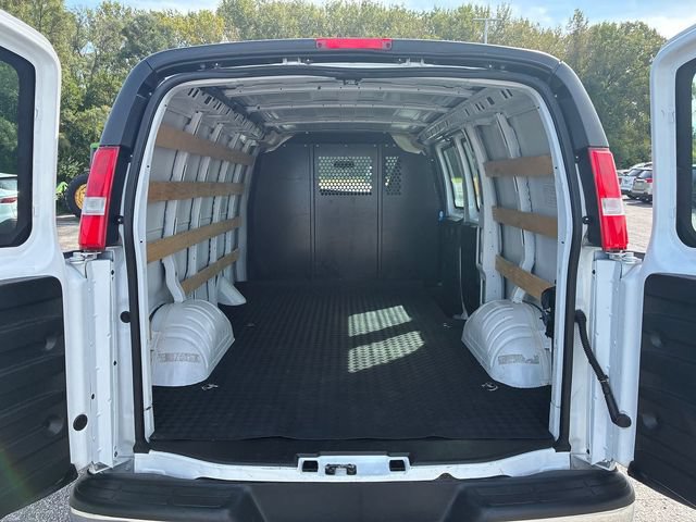 Used 2025 GMC Savana 2500 w/ Driver Convenience Package RWD image 6
