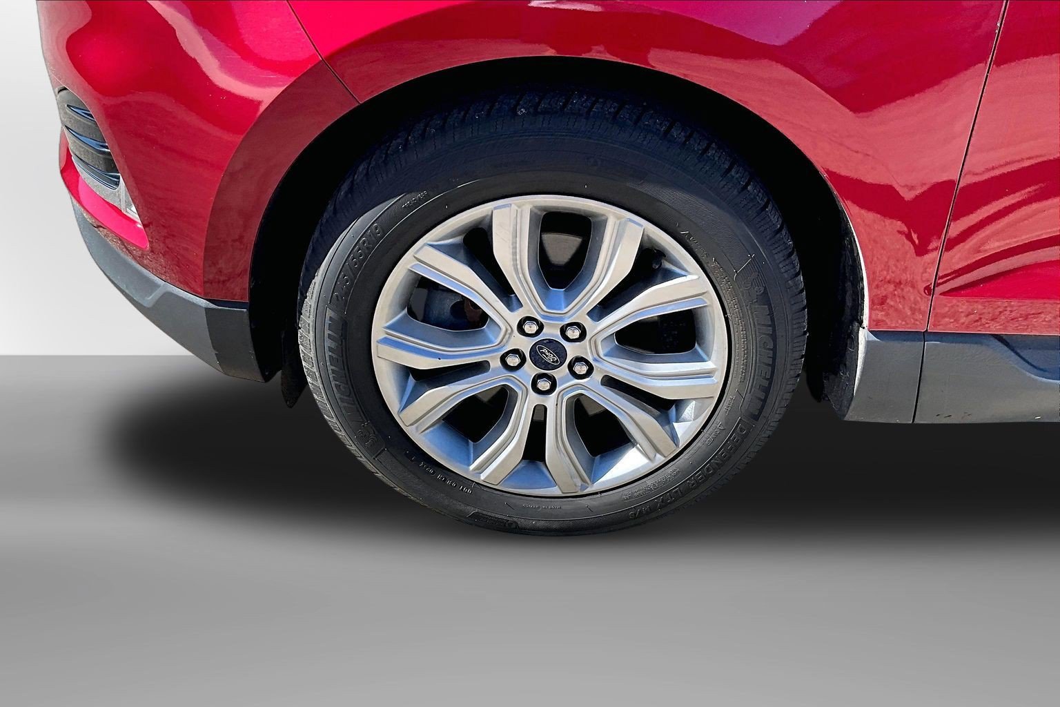 Used 2019 Ford Edge Titanium w/ Cold Weather Package AWD/4WD image 3