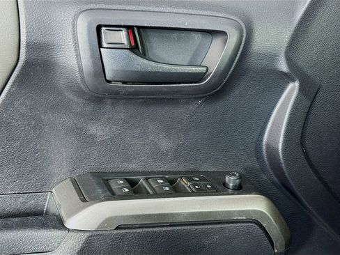 Used 2021 Toyota Tacoma SR5 image 18