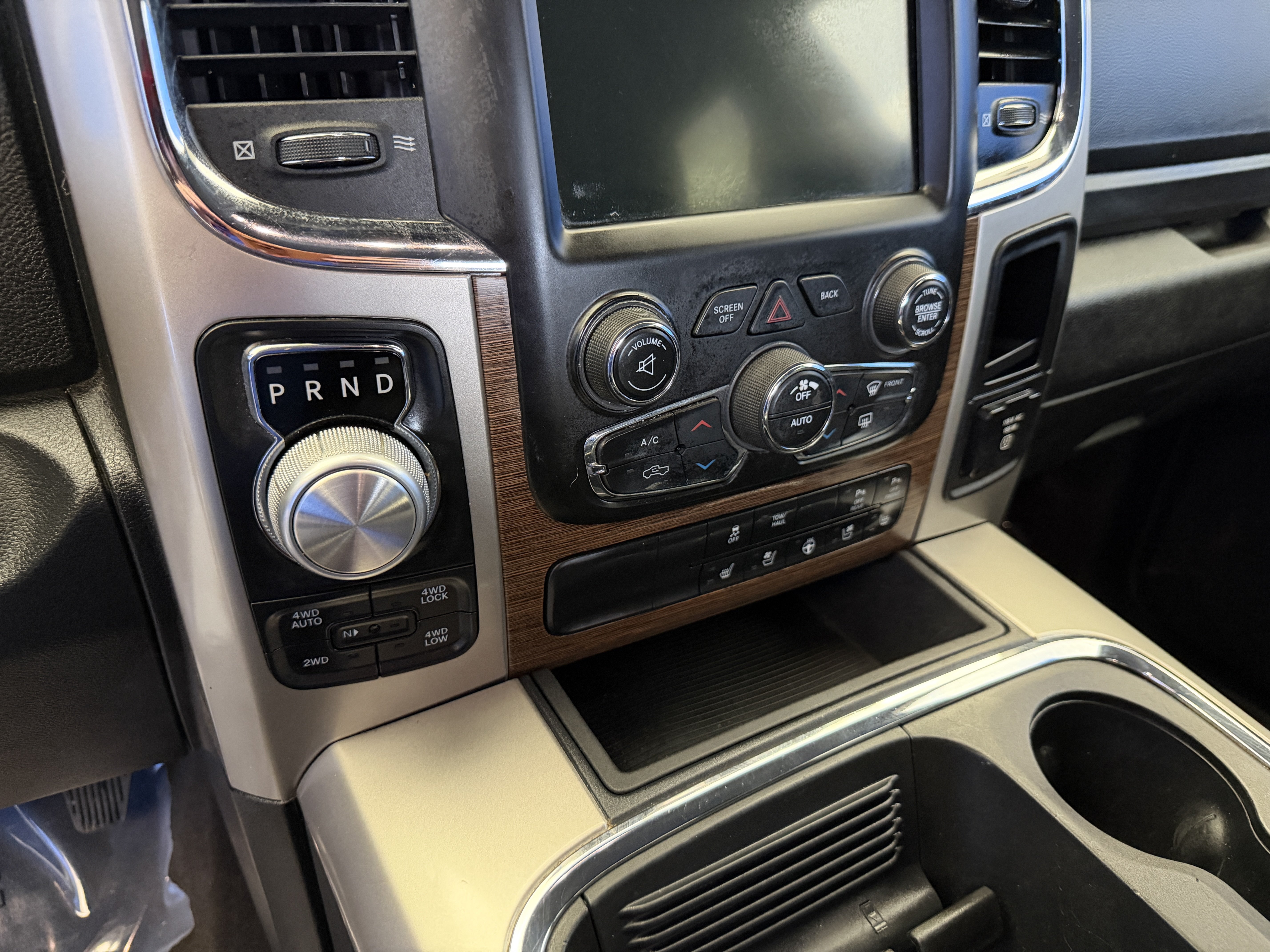 Used 2017 RAM 1500 Laramie w/ Convenience Group AWD/4WD image 23