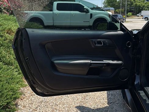 Used 2016 Ford Mustang Coupe RWD image 10