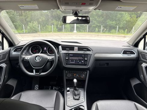 Used 2021 Volkswagen Tiguan SE FWD image 16