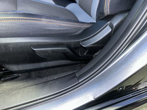 Used 2023 Subaru Crosstrek 2.0i Premium image 14