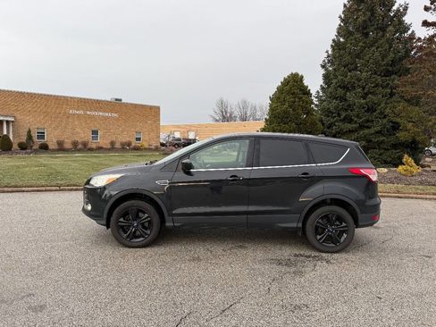 Used 2014 Ford Escape SE image 2