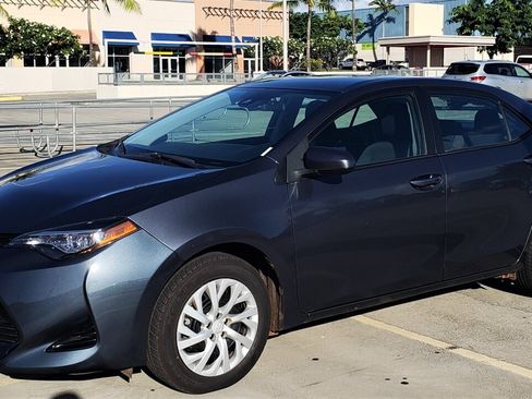 Used 2018 Toyota Corolla LE image 1