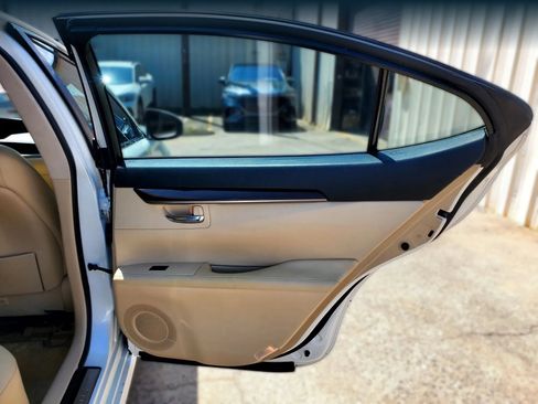 Used 2014 Lexus ES 350 w/ Premium Package FWD image 19