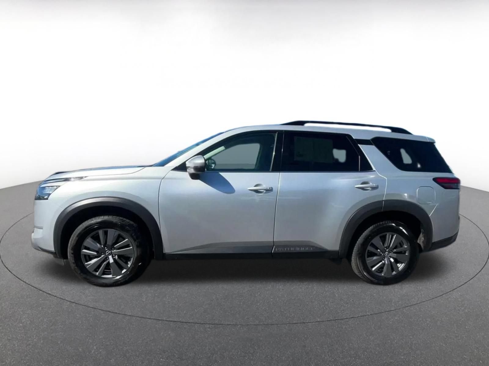 Used 2025 Nissan Pathfinder SV AWD/4WD image 8