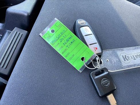 Used 2021 Nissan Titan SV image 35