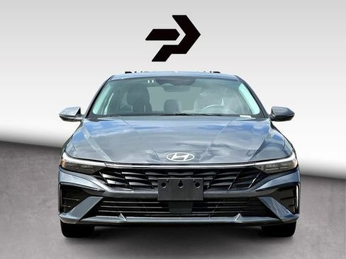 Used 2025 Hyundai Elantra Limited FWD image 3