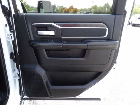 Used 2024 RAM 2500 Big Horn AWD/4WD image 38