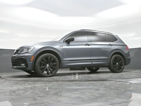 Used 2021 Volkswagen Tiguan SE R-Line image 32