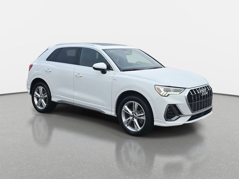 Used 2022 Audi Q3 2.0T Premium Plus w/ Premium Plus Package image 3