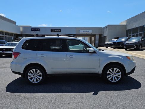 Used 2013 Subaru Forester 2.5X Limited AWD/4WD image 6