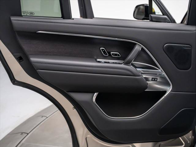 New 2026 Land Rover Range Rover Long Wheelbase SE AWD/4WD image 25