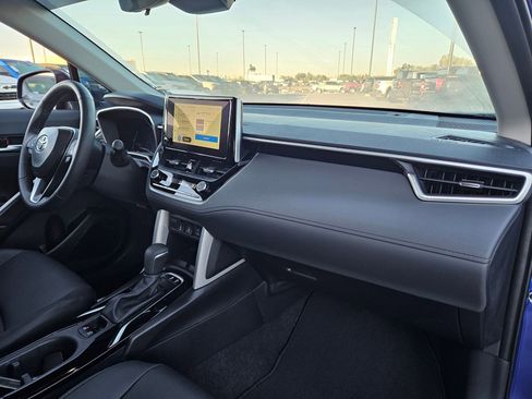 Used 2025 Toyota Corolla Cross XLE image 20