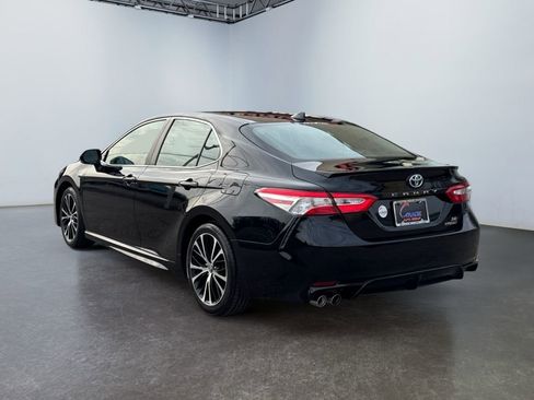 Used 2020 Toyota Camry SE w/ Sunroof Package image 7