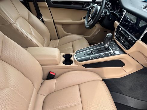 Used 2021 Porsche Macan Base image 17