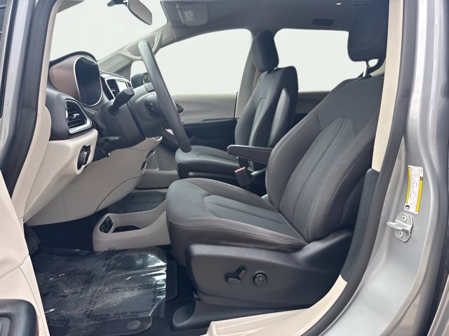 Certified 2018 Chrysler Pacifica Touring w/ Security Group FWD image 9