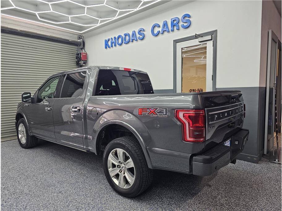 Used 2017 Ford F150 Platinum w/ Equipment Group 701A Luxury AWD/4WD image 3