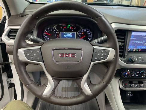 Certified 2023 GMC Acadia SLT w/ Preferred Package image 19