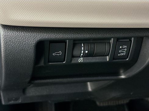 Used 2025 Subaru Forester Premium AWD/4WD image 17