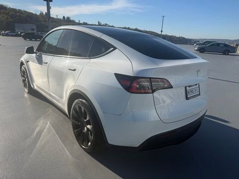Used 2021 Tesla Model Y Long Range image 5