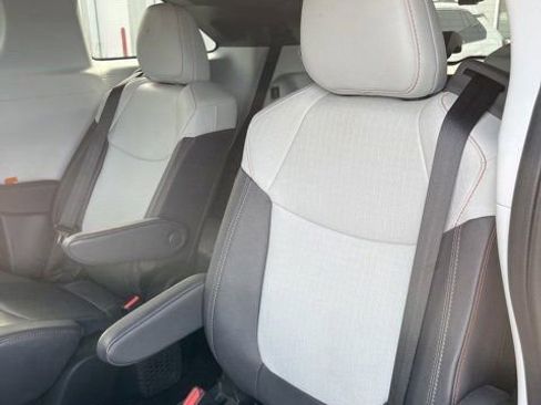 Used 2024 Toyota Sienna XSE w/ XSE Plus Package image 9