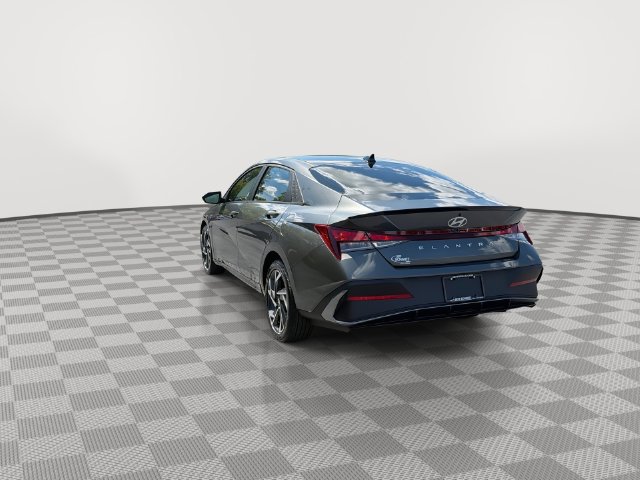 Used 2025 Hyundai Elantra Sport FWD image 9