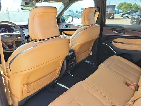 Used 2025 Jeep Grand Cherokee Summit w/ Adv Protech Group IV AWD/4WD image 11