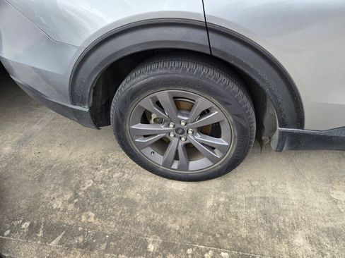 Used 2022 Ford Explorer XLT w/ Equipment Group 202A image 7