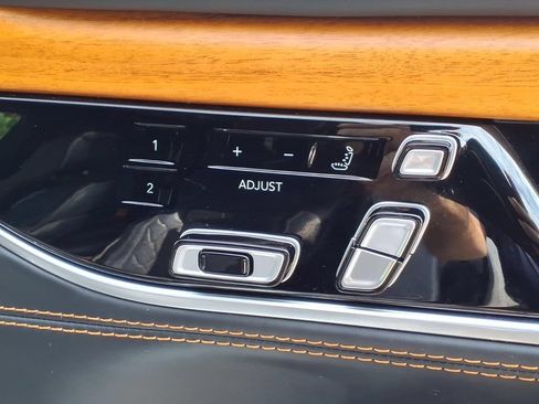 Used 2024 Jeep Grand Wagoneer L Series III AWD/4WD image 12