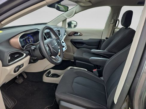Used 2023 Chrysler Voyager LX FWD image 20
